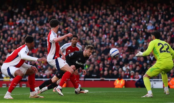 Arsenal thua West Ham tác động ra sao đến cuộc đua Premier League?