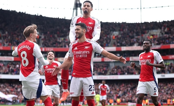 Arsenal vững chắc trong top bốn