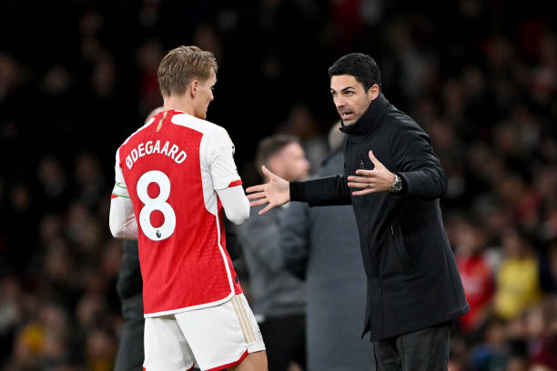 Arteta bị công kích vì quyết định với Odegaard