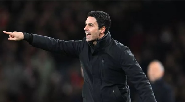 Arteta nổi nóng, quát tháo học trò ngay trên sân