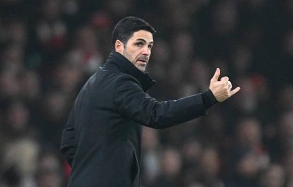 Arteta phản hồi yêu cầu chuyển nhượng của người hâm mộ Arsenal