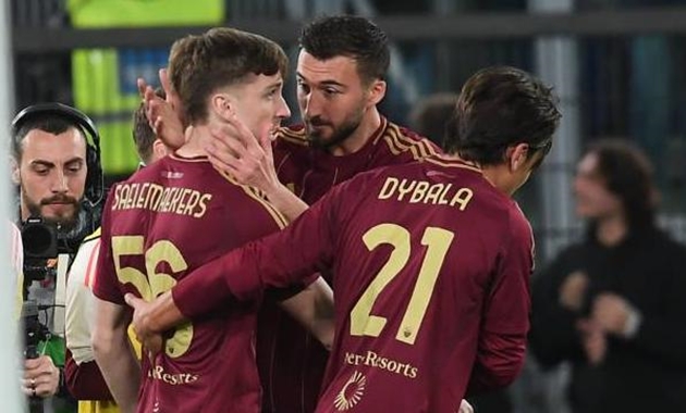 AS Roma 2-1 Como: Fabregas lực bất tòng tâm; "Giallorossi" nối dài mạch bất bại lên con số 11