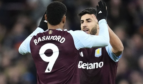 Aston Villa cho Arsenal một bài học thấu tận xương