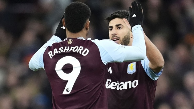 Aston Villa cho Arsenal một bài học thấu tận xương