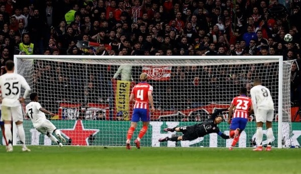 Atletico 1-0 Real: VAR gây tranh cãi; Tấm vé vào tứ kết đầy kịch tính