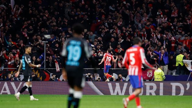 Atletico ngược dòng hạ Bayer dù mất người từ sớm