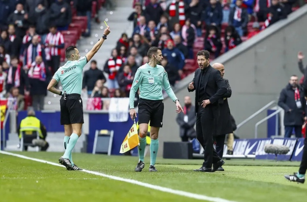 Atletico thua Real 4 điểm, Simeone lên tiếng về quả penalty của Villarreal