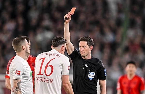 Augsburg 1-3 Bayern: Điểm quay thẻ đỏ; Musiala mang đến mối quan tâm