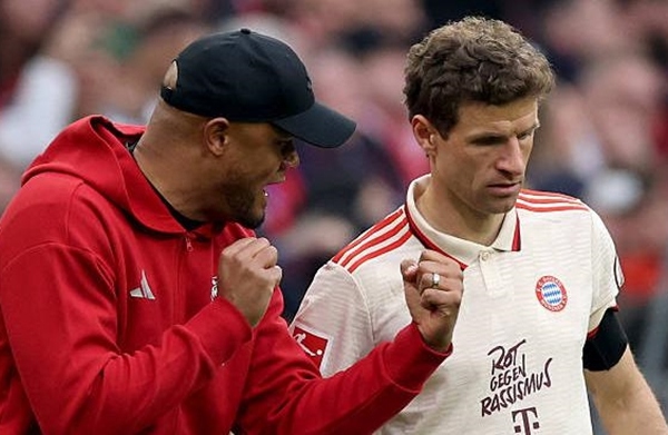 Augsburg vs Bayern: "Gã hàng xóm" khó chịu; Dấu hỏi Muller