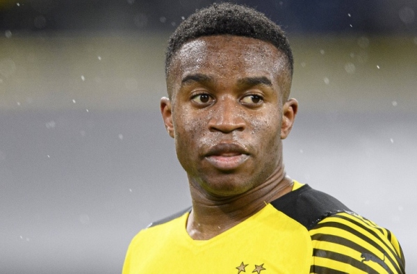 Bê bối gian lận tuổi gây chấn động của thần đồng Dortmund