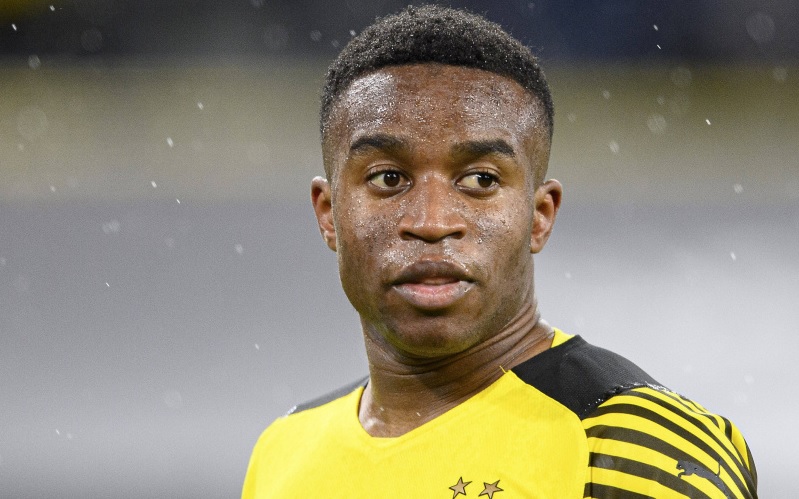 Bê bối gian lận tuổi gây chấn động của thần đồng Dortmund