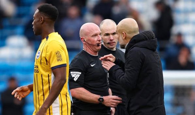 Bảo vệ sinh viên, Guardiola nổi với trọng tài