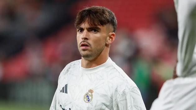 Bảo vệ Vinicius, Raul Asencio khiến Pablo Maffeo 'nổi điên'