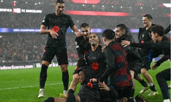 Barca ngược dòng nghẹt thở trong trận cầu 9 bàn