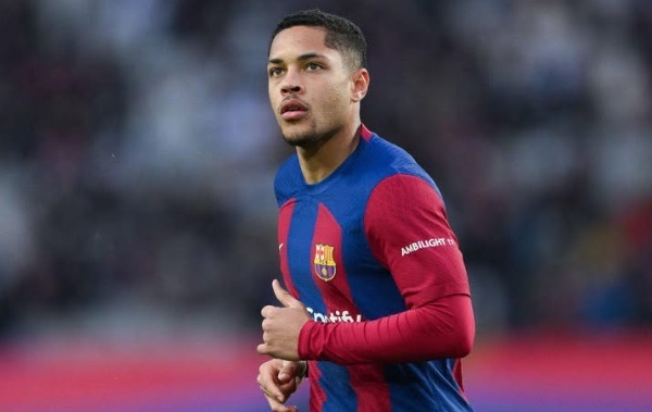 Barca quyết tống tiễn Vitor Roque