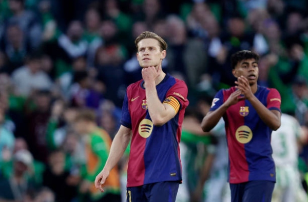 Barca ra tối hậu thư cho De Jong: Giảm lương hoặc chia tay