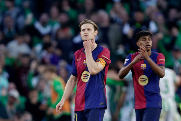 Barca ra tối hậu thư cho De Jong: Giảm lương hoặc chia tay