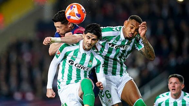Barcelona 1-1 Betis thực: Cơ hội lãng phí; Hansi bất lực