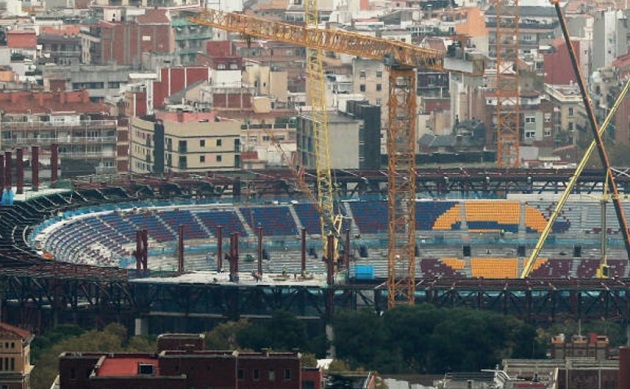 Barcelona đổ bể kế hoạch với Camp Nou