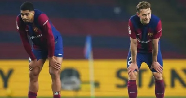 Barcelona gửi 'tối hậu thư' cho De Jong và Araujo