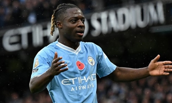 Barcelona hỏi mượn Jeremy Doku từ Man City
