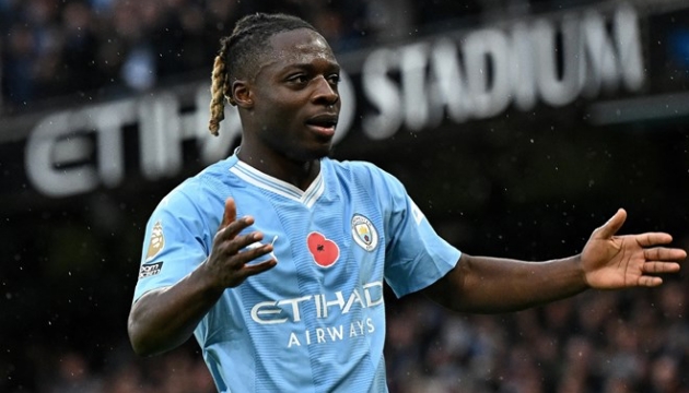 Barcelona hỏi mượn Jeremy Doku từ Man City