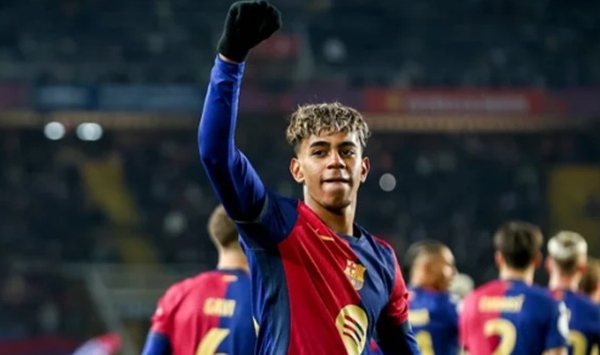 Barcelona sẽ thực hiện tăng lương dần cho Lamine Yamal