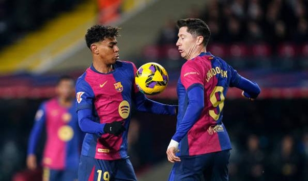 Barcelona thua sốc trên sân nhà, đối diện nguy cơ mất ngôi đầu La Liga