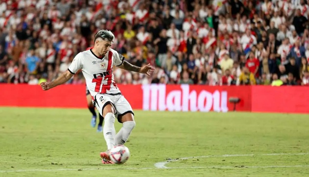 Barcelona và Atletico tranh giành Andrei Rațiu ở kỳ chuyển nhượng hè