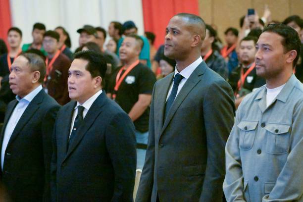 Bất ngờ với mức lương của HLV Patrick Kluivert ở Indonesia