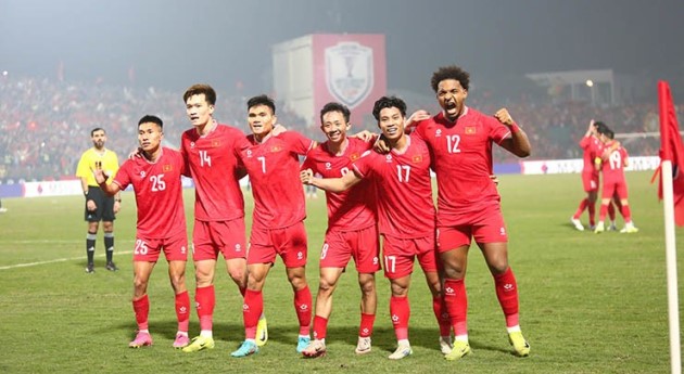 Bầu Hiển chơi lớn, ĐT Việt Nam hưởng lợi trước thềm chung kết AFF Cup