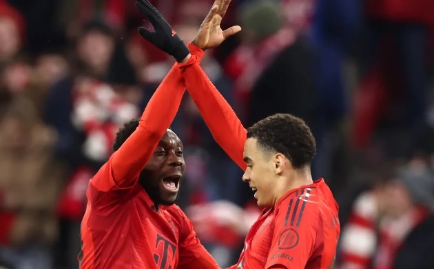 Bayern giữ lại "kho báu" kích thích Alphonso Davies