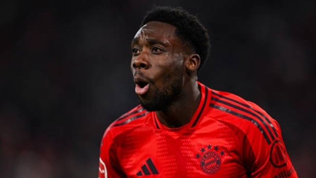 Bayern Munich đã thuyết phục Alphonso Davies đồng ý gia hạn hợp đồng ra sao?