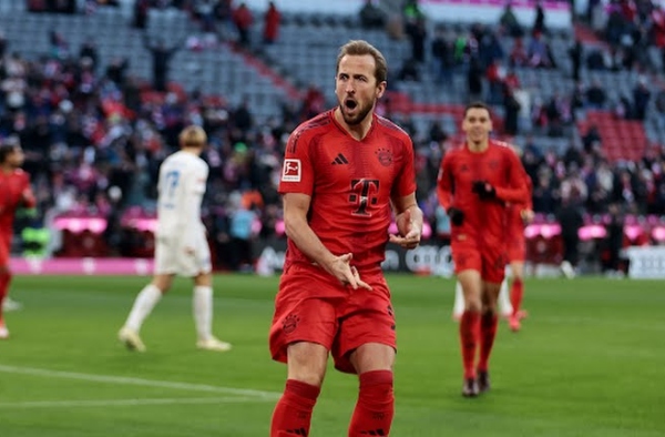 Bayern thắng trong trận cầu 7 bàn; Dortmund vươn lên vị trí thứ 10