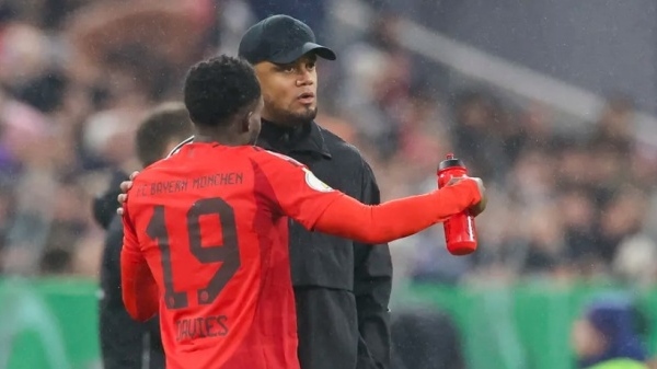 Bayern thưởng lớn cho Alphonso Davies