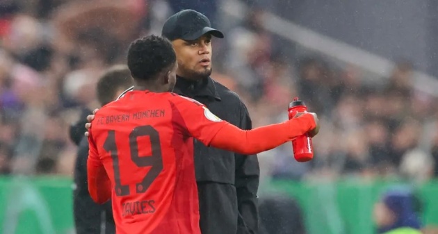 Bayern thưởng lớn cho Alphonso Davies