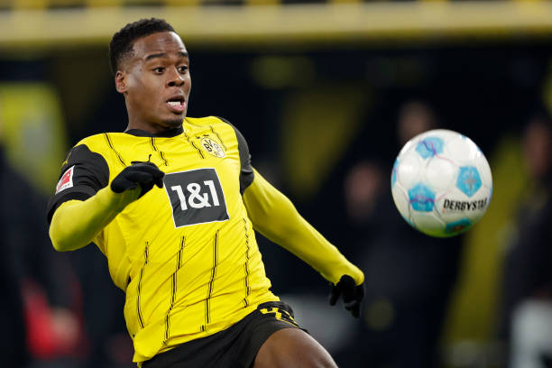 Bayern tranh "Sancho mới" với MU và Chelsea