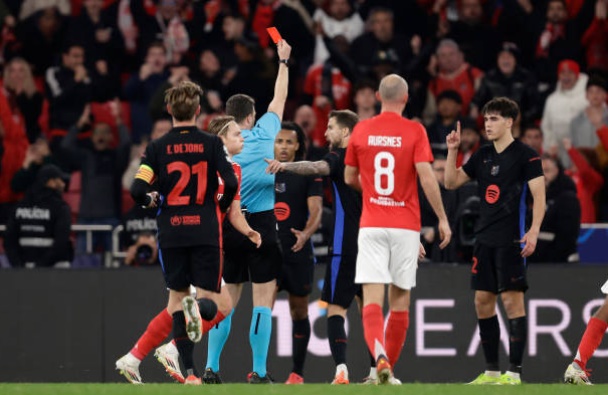Benfica 0-1 Barca: Thẻ đỏ tai hại; Đẳng cấp Raphinha