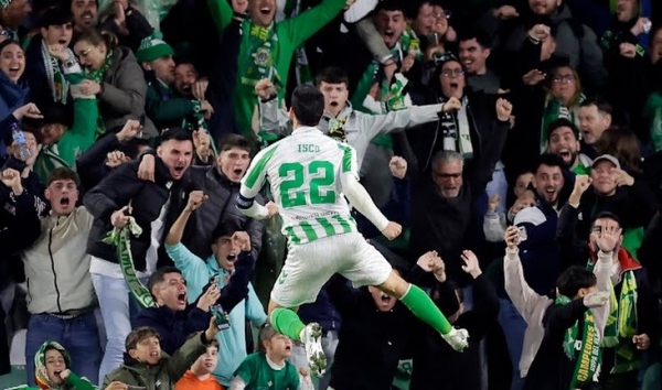 Betis 2-2 Guimaraes: Thêm điểm của Anthony; ISCO