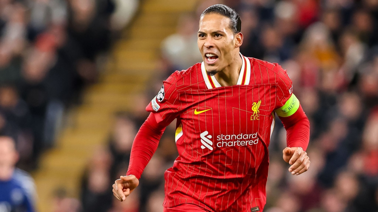 Bị Rooney chê lười biếng, Van Dijk lập tức đáp trả