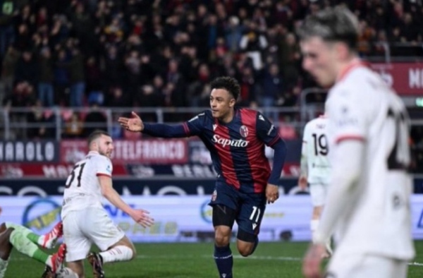 Bologna 2-1 Milan: Ngược dòng đỉnh cao; Báo động đỏ cho Conceicao