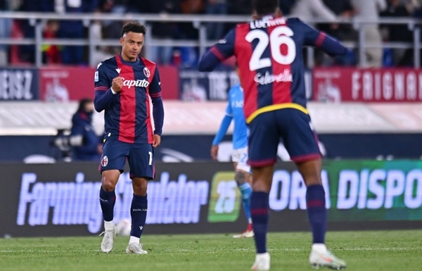 'Bologna áp đảo Naples' '