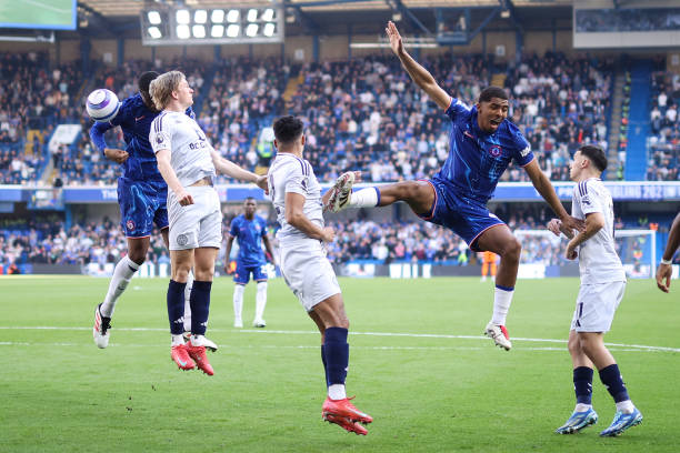 Bom tấn Chelsea trở lại và khẳng định đẳng cấp trước Leicester