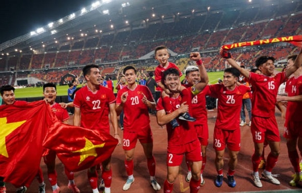 Bóng đá Việt Nam xóa cơn ác mộng, vươn xa hơn Đông Nam Á