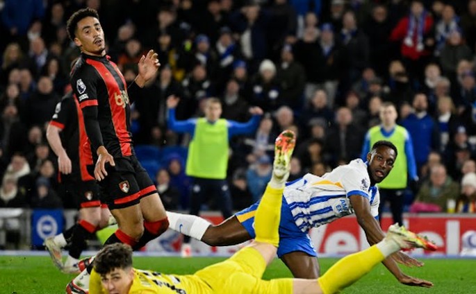 Brighton 2-1 Bournemouth: Tuyệt phẩm của Kluivert; 'Cỗ máy' đa năng Minteh