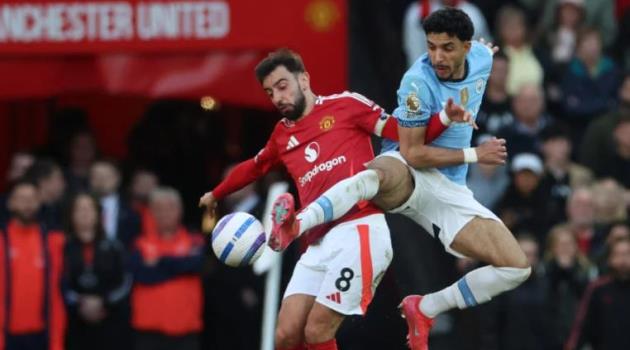 Bruno Fernandes tấn công trở lại Gary Neville