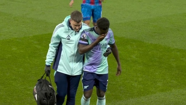 Bukayo Saka khiến Arsenal lo sốt vó