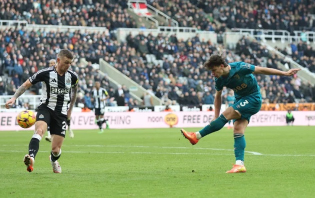 "Cả MU và Liverpool đều đang theo dõi sát sao sự phát triển của Kerkez"