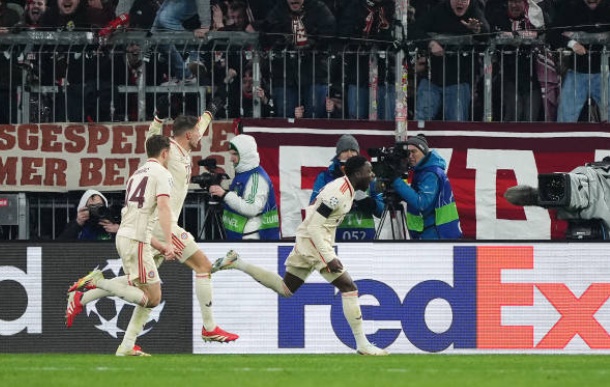 ''Cách Bayern Munich ăn mừng đủ thấy họ đã khốn đốn thế nào''