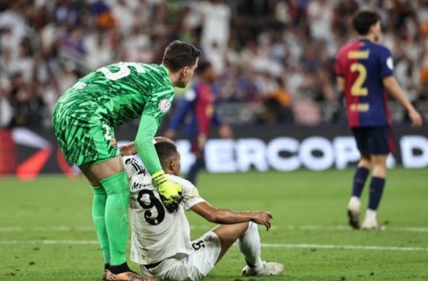 "Cánh én" Mbappe không thể giúp Real lật ngược tình thế